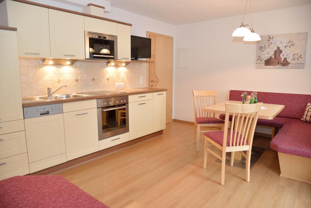 Haus Edring Apartment Tux Bilik gambar